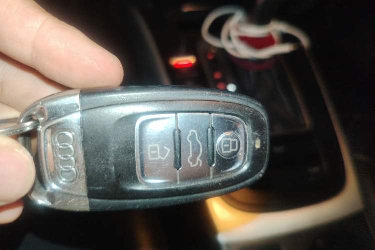 Used Audi A4L 2015 35 TFSI Automatic Standard Model Vehicle Key