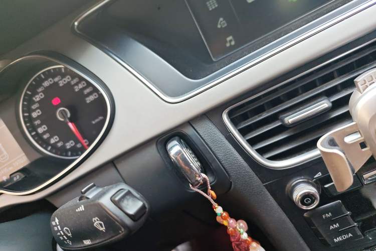 Used Audi A4L 2015 35 TFSI Automatic Standard Model Vehicle Key