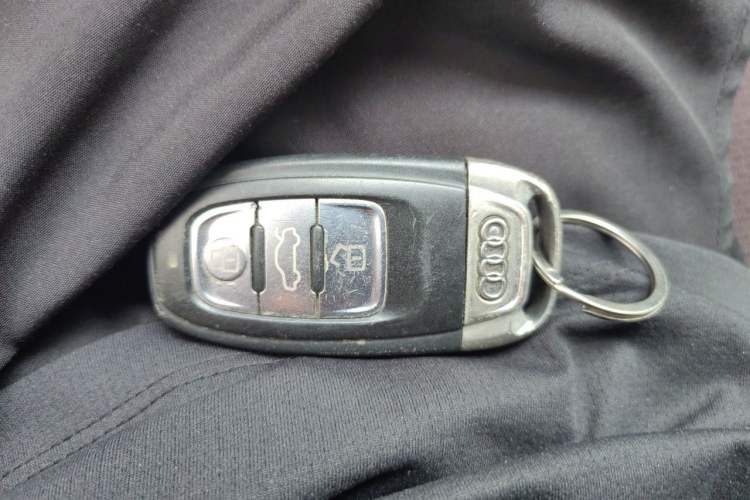 Used Audi A4L 2015 35 TFSI Automatic Standard Model Vehicle Key