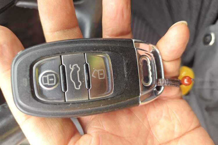 Used Audi A4L 2015 35 TFSI Automatic Standard Model Vehicle Key
