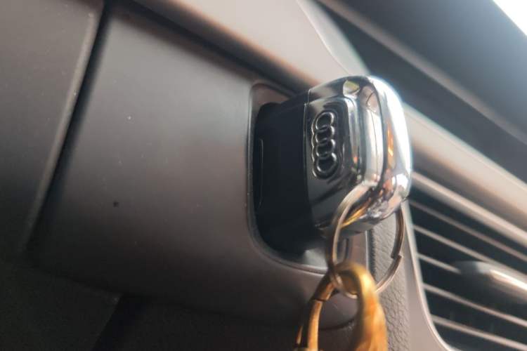 Used Audi A4L 2015 35 TFSI Automatic Standard Model Vehicle Key