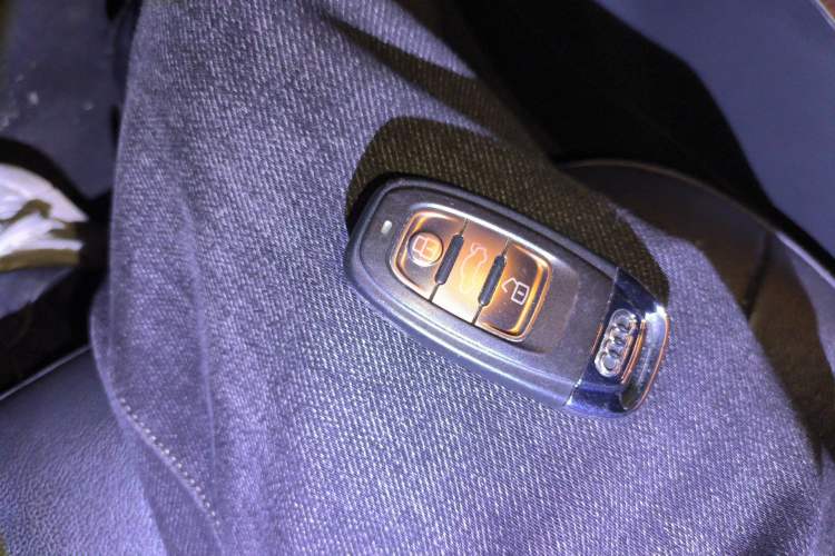 Used Audi A4L 2015 35 TFSI Automatic Standard Model Vehicle Key