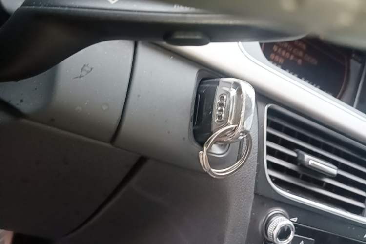 Used Audi A4L 2015 35 TFSI Automatic Standard Model Vehicle Key