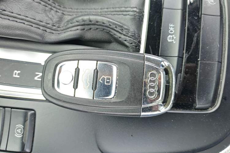 Used Audi A4L 2015 35 TFSI Automatic Standard Model Vehicle Key