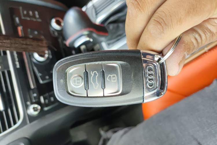 Used Audi A4L 2015 35 TFSI Automatic Standard Model Vehicle Key
