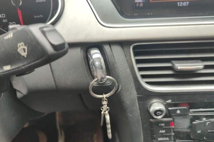 Used Audi A4L 2015 35 TFSI Automatic Standard Model Vehicle Key