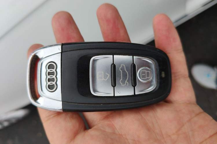 Used Audi A4L 2015 35 TFSI Automatic Standard Model Vehicle Key