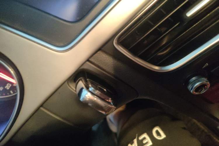 Used Audi A4L 2015 35 TFSI Automatic Standard Model Vehicle Key