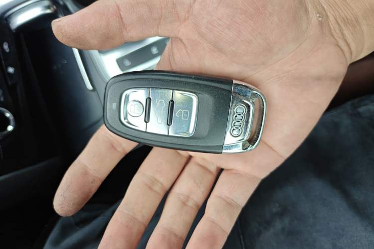 Used Audi A4L 2015 35 TFSI Automatic Comfort Model Vehicle Key