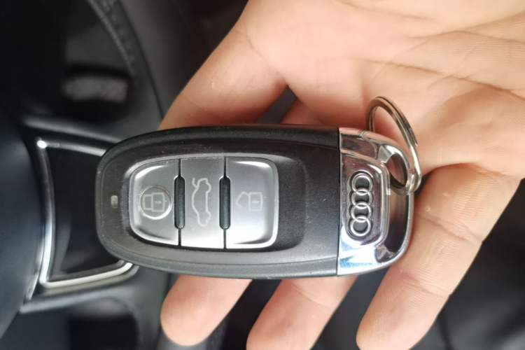 Used Audi A4L 2015 35 TFSI Automatic Standard Model Vehicle Key