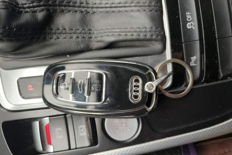 Used Audi A4L 2015 35 TFSI Automatic Standard Model Vehicle Key