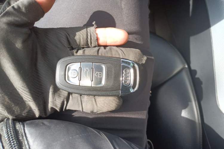 Used Audi A4L 2015 35 TFSI Automatic Standard Model Vehicle Key