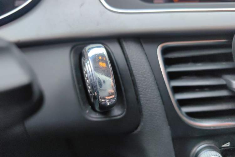 Used Audi A4L 2015 35 TFSI Automatic Standard Model Vehicle Key