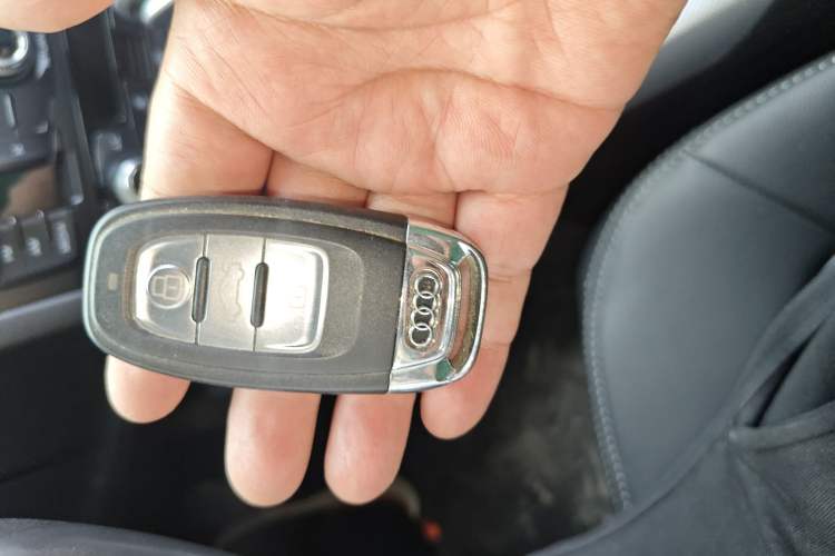 Used Audi A4L 2015 35 TFSI Automatic Standard Model Vehicle Key