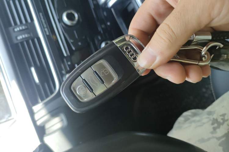 Used Audi A4L 2015 35 TFSI Automatic Standard Model Vehicle Key
