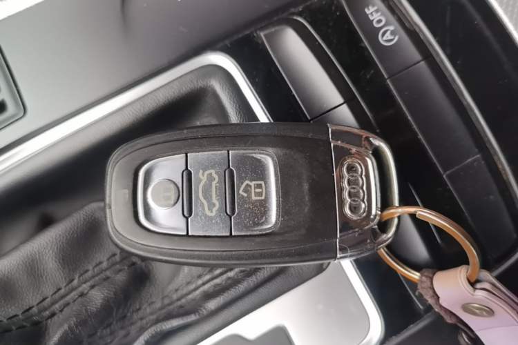 Used Audi A4L 2015 30 TFSI Automatic Comfort Model Vehicle Key