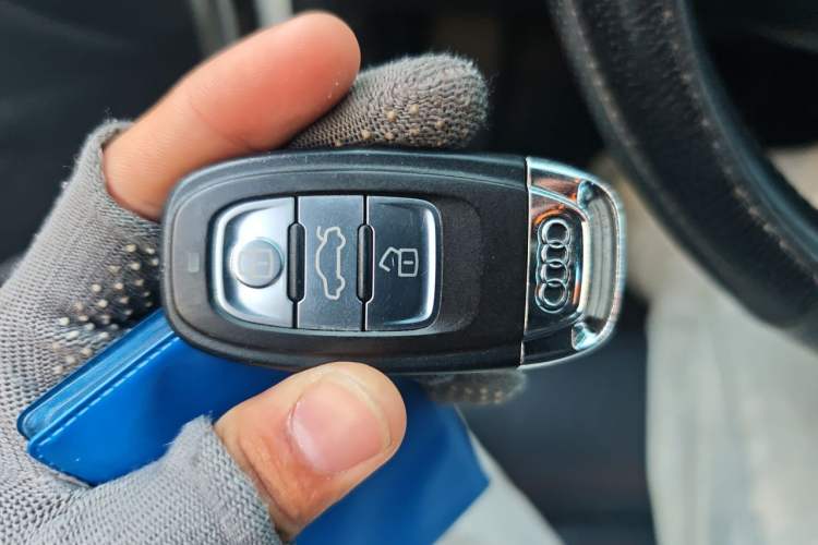 Used Audi A4L 2015 35 TFSI Automatic Standard Model Vehicle Key