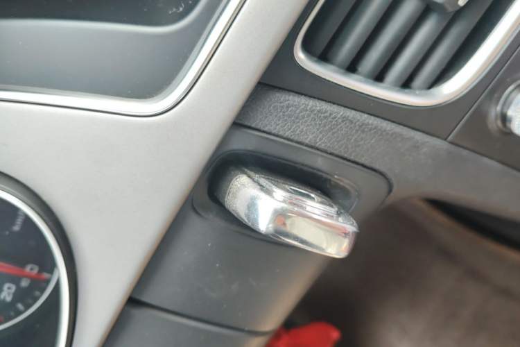 Used Audi A4L 2015 35 TFSI Automatic Standard Model Vehicle Key