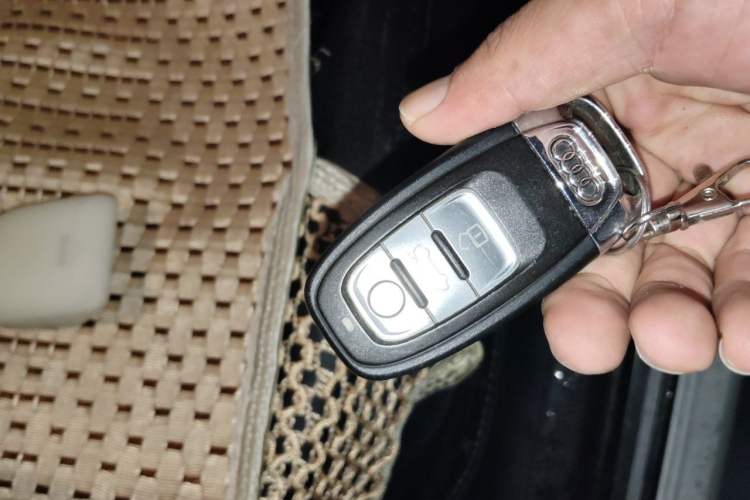 Used Audi A4L 2015 35 TFSI Automatic Standard Model Vehicle Key