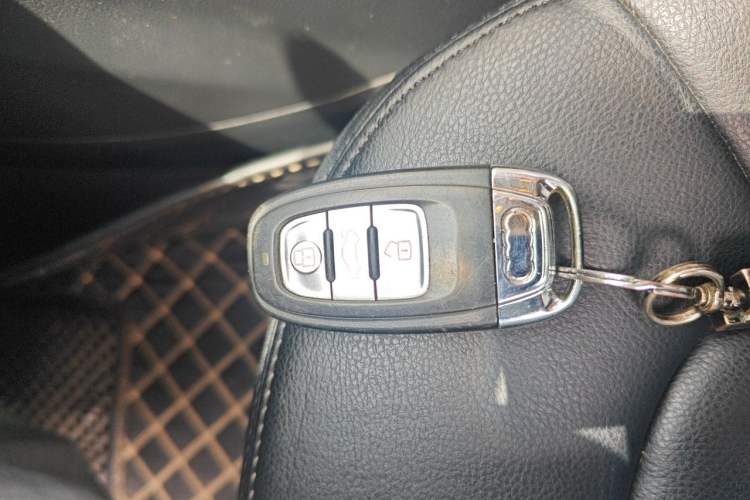 Used Audi A4L 2015 35 TFSI Automatic Standard Model Vehicle Key