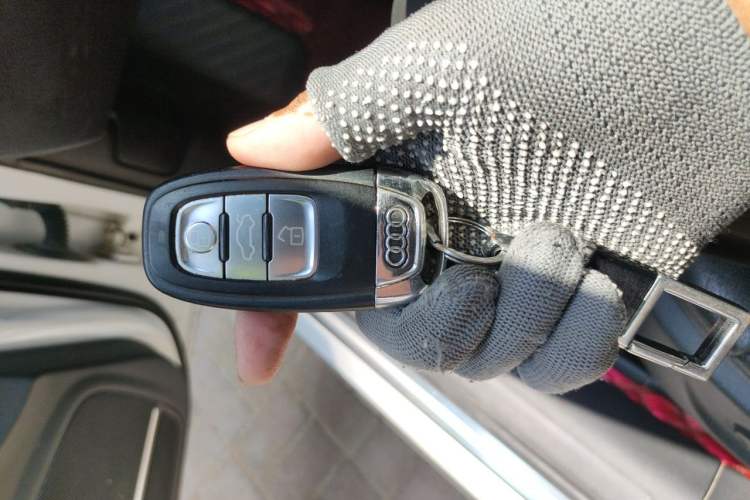 Used Audi A4L 2015 35 TFSI Automatic Standard Model Vehicle Key