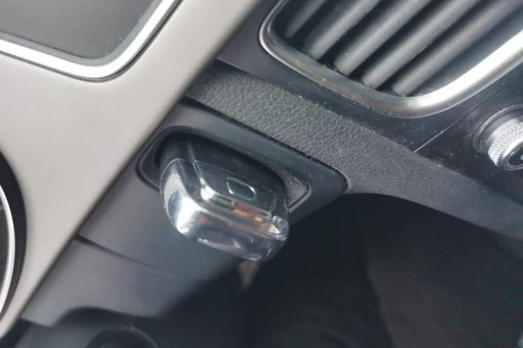 Used Audi A4L 2015 35 TFSI Automatic Standard Model Vehicle Key