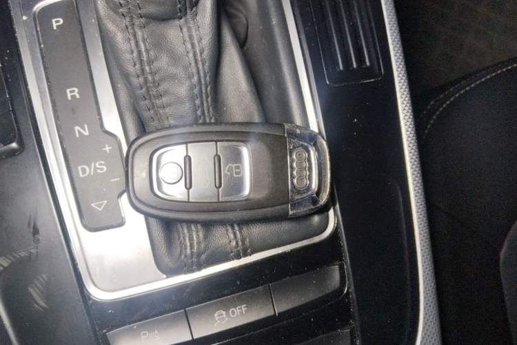 Used Audi A4L 2015 35 TFSI Automatic Standard Model Vehicle Key
