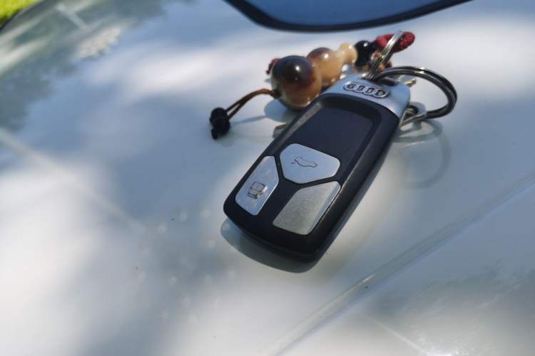 Used Audi A4L 2015 35 TFSI Automatic Standard Model Vehicle Key