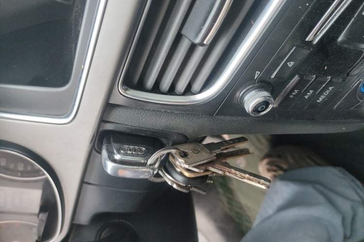 Used Audi A4L 2015 35 TFSI Automatic Standard Model Vehicle Key