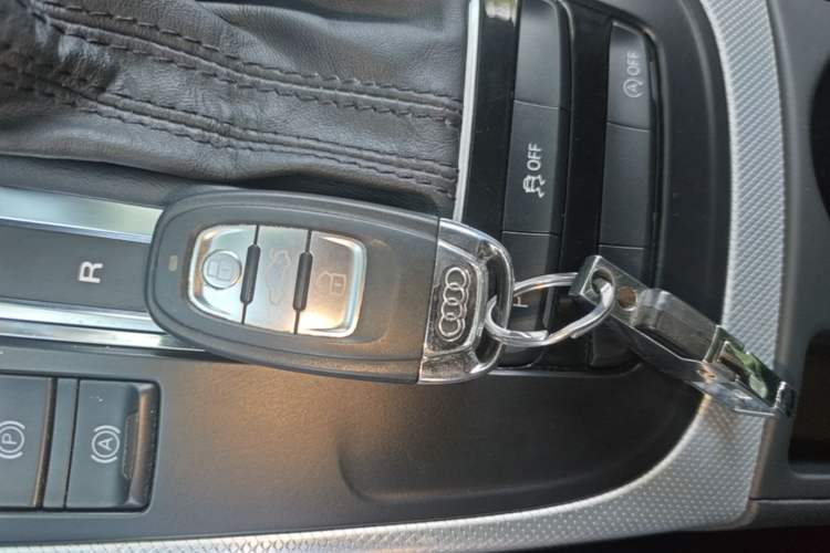 Used Audi A4L 2015 35 TFSI Automatic Standard Model Vehicle Key