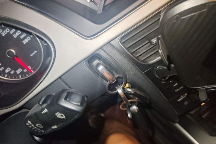 Used Audi A4L 2015 35 TFSI Automatic Standard Model Vehicle Key