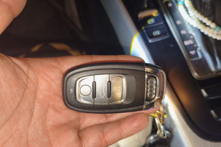 Used Audi A4L  Vehicle Key