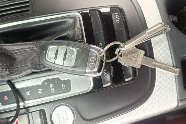 Used Audi A4L 2015 35 TFSI Automatic Standard Model Vehicle Key