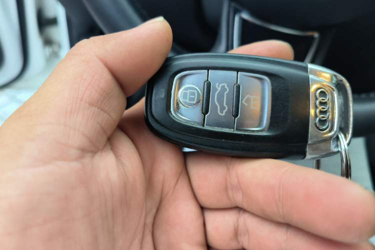 Used Audi A4L 2015 35 TFSI Automatic Standard Model Vehicle Key