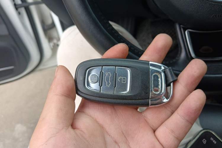 Used Audi A4L 2015 35 TFSI Automatic Standard Model Vehicle Key