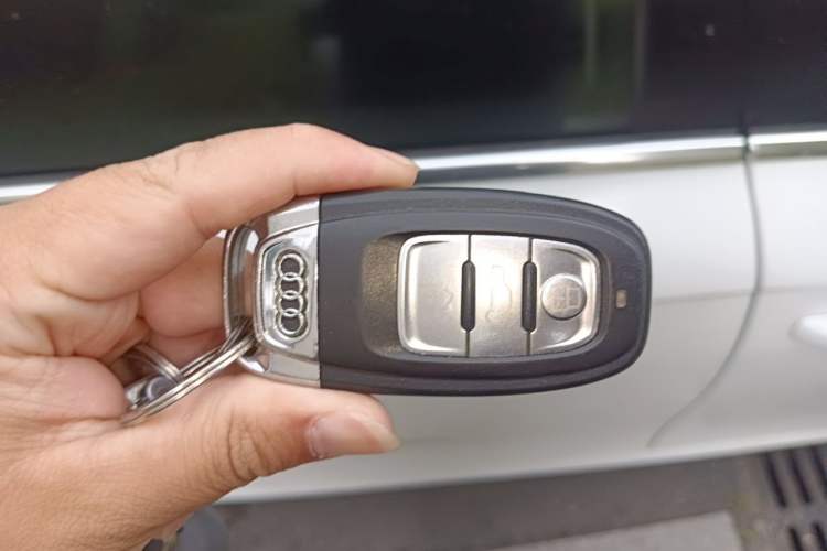 Used Audi A4L 2015 35 TFSI Automatic Comfort Model Vehicle Key