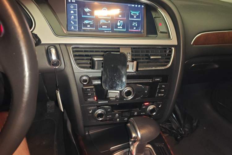 Used Audi A4L 2015 35 TFSI Automatic Comfort Model Audio And AC Panel