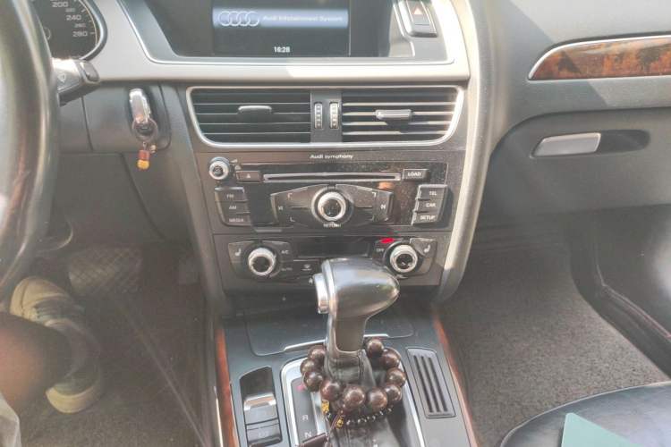 Used Audi A4L 2015 35 TFSI Automatic Comfort Model Audio And AC Panel