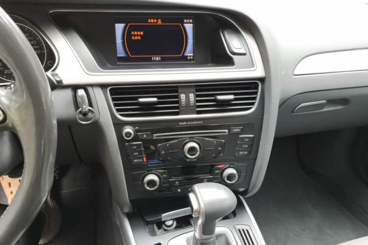 Used Audi A4L 2015 35 TFSI Automatic Standard Model Audio And AC Panel