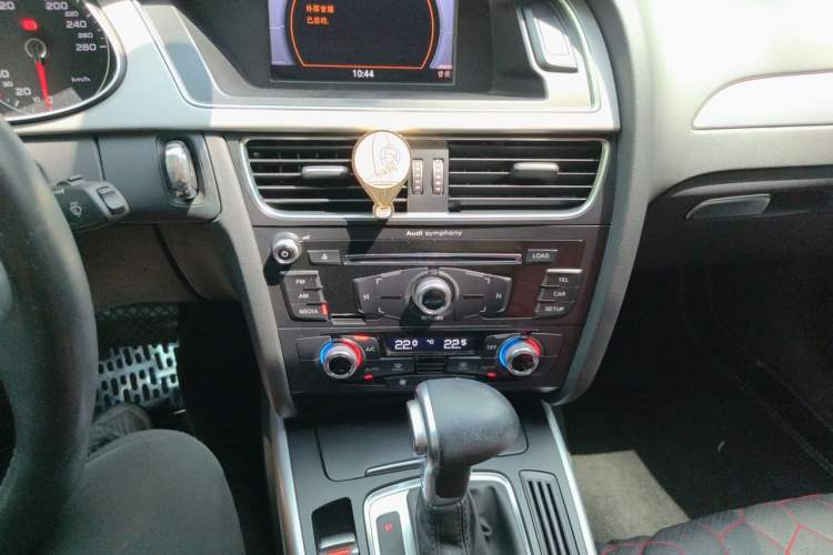 Used Audi A4L 2015 45 TFSI quattro Individual Sport Edition Audio And AC Panel