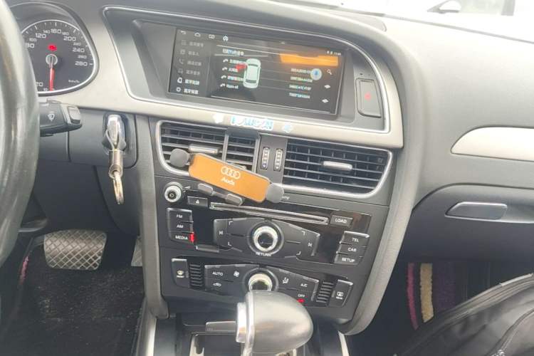 Used Audi A4L 2015 30 TFSI Automatic Comfort Model Audio And AC Panel