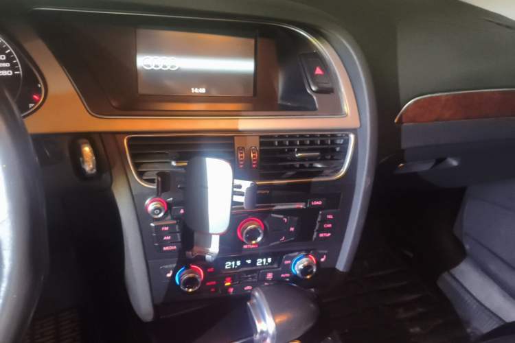 Used Audi A4L 2015 35 TFSI Automatic Comfort Model Audio And AC Panel