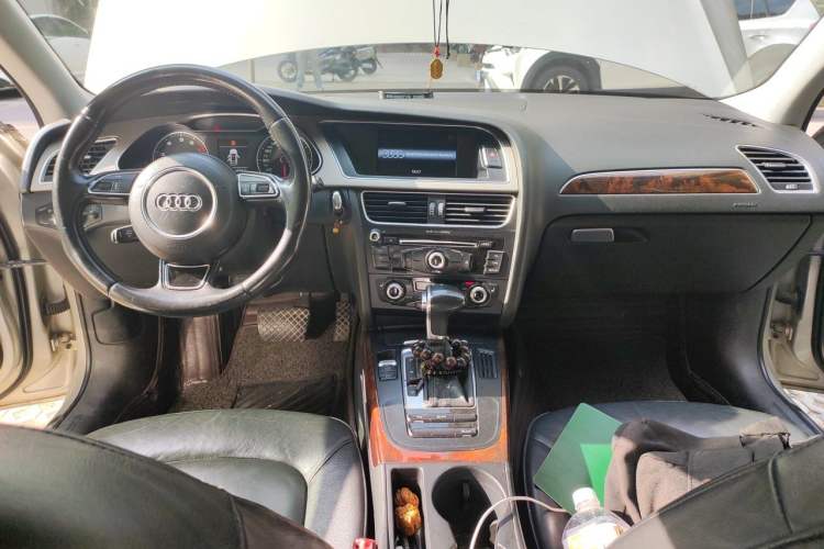Used Audi A4L 2015 35 TFSI Automatic Comfort Model Center Console