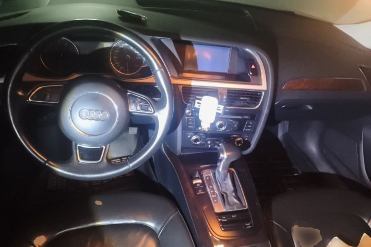 Used Audi A4L 2015 35 TFSI Automatic Comfort Model Center Console