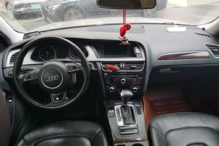 Used Audi A4L 2015 35 TFSI Automatic Standard Model Center Console