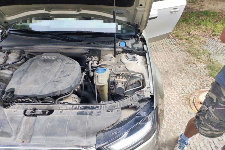 Used Audi A4L 2015 35 TFSI Automatic Comfort Model Engine Bay Left