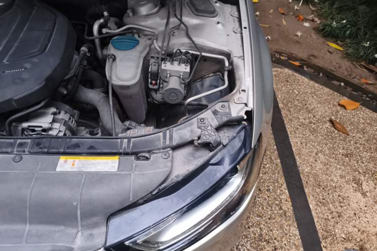 Used Audi A4L 2015 35 TFSI Automatic Comfort Model Engine Bay Left