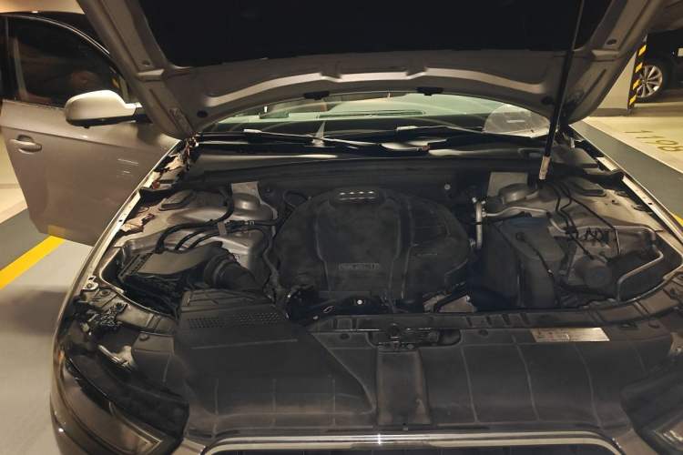 Used Audi A4L 2015 35 TFSI Automatic Comfort Model Engine Bay Right
