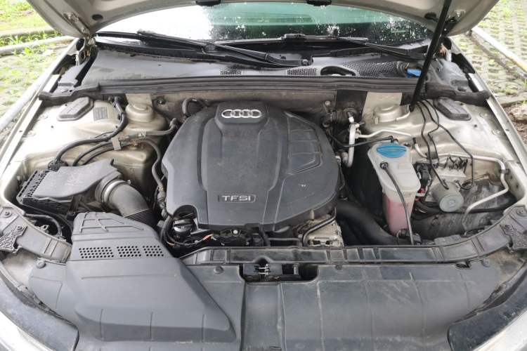 Used Audi A4L 2015 35 TFSI Automatic Standard Model Engine Bay