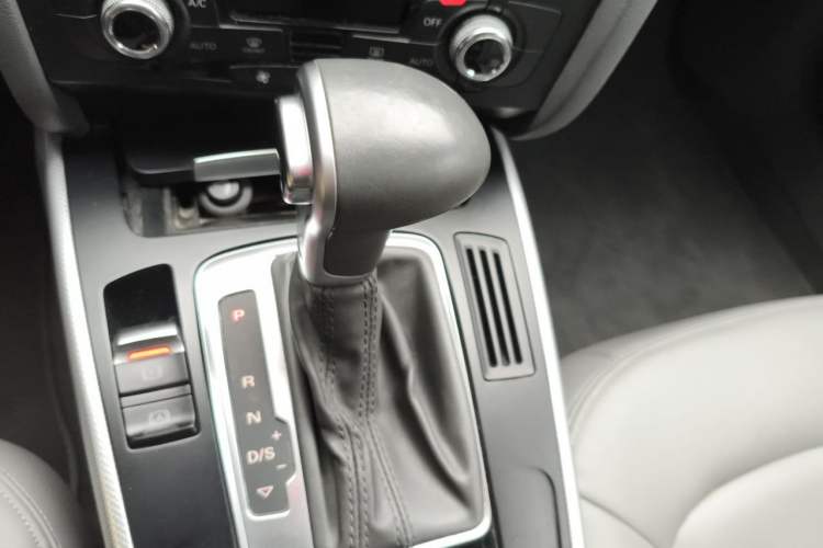 Used Audi A4L 2015 35 TFSI Automatic Standard Model Gear Lever